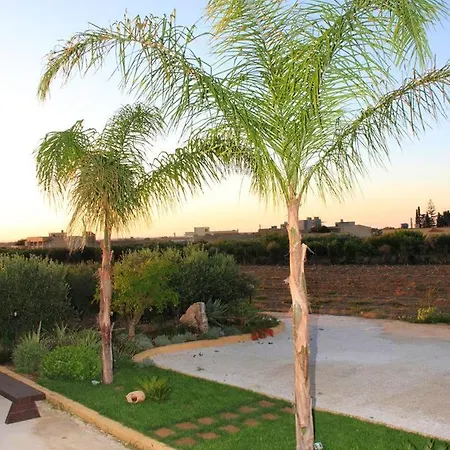 Charming In With Shared Pool! Appartamento