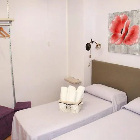 Charming In With Shared Pool! شقة