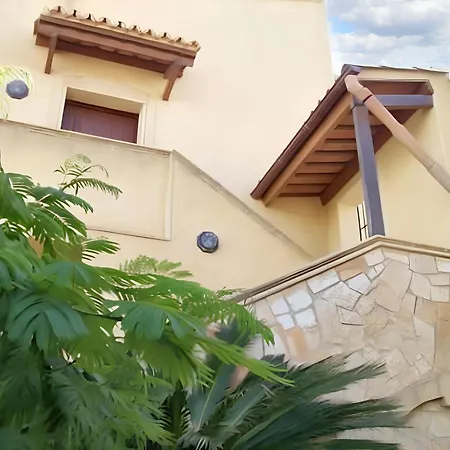 Charming Poolside Rilievo
