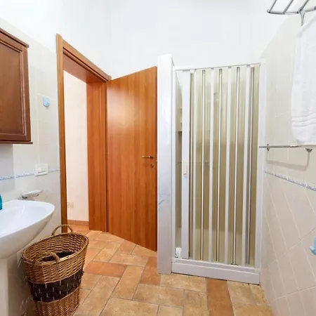 Apartment Charming Poolside Rilievo